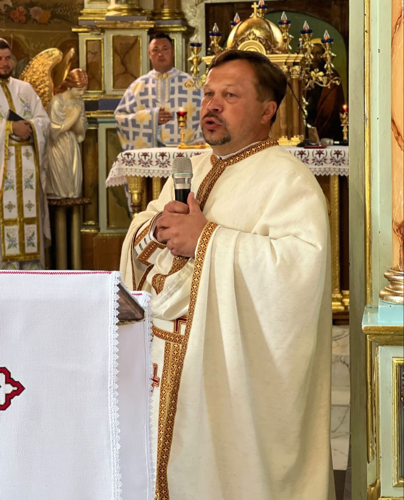 Всечесний отче Михайле!